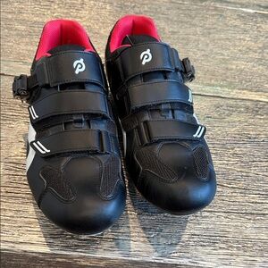 Peloton Black cycling shoes size 46. In good used condition.